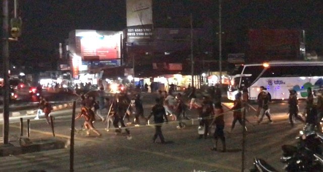 Berebut Lahan Pasar di Cikarang Puluhan Ormas dan Warga Bentrok