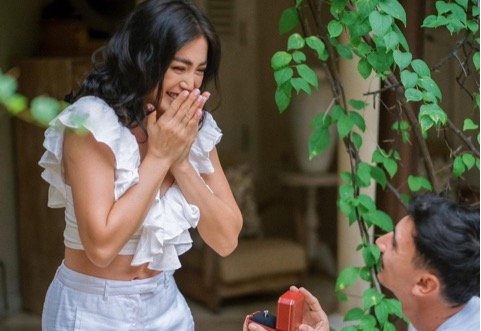 Jessica Iskandar membawa Super Bahagia, Menjalin Dengan Pria Tampan