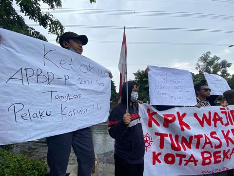 
					Poster Mahasiswa demo di Kantor DPRD Kota Bekasi. FOTO: Ist.