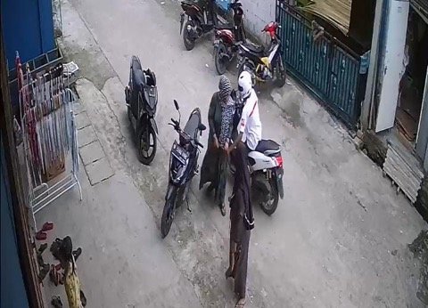 Ibu-ibu di Bekasi Dijambret Terekam Kamera CCTV