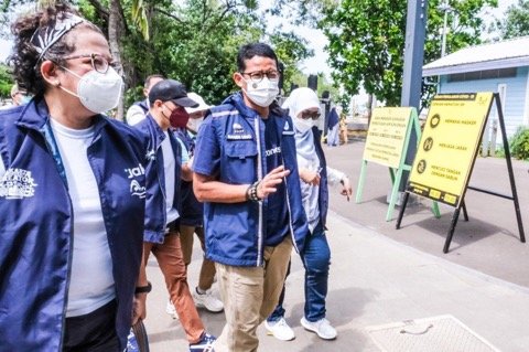 Menparekraf Tinjau Prokes di Destinasi Wisata saat Tahun Baru