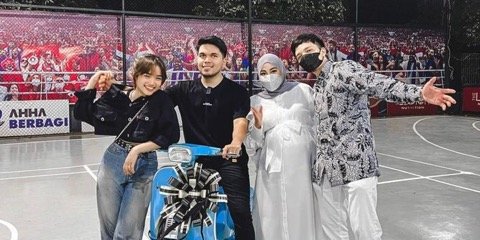 Bagikan Potret Mesra di Hari Ulang tahunya, Thariq halilintar dan Fuji Resmi Jadian?