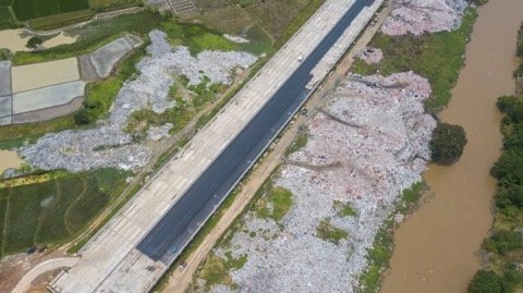 TPS Kali CBL ‘Indonesia Biggest Illegal Landfill’, Plt Bupati Dinilai Tak Peduli Lingkungan