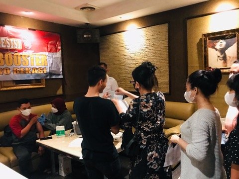 Ratusan Pekerja Malam Divaksinasi di Lippo Cikarang