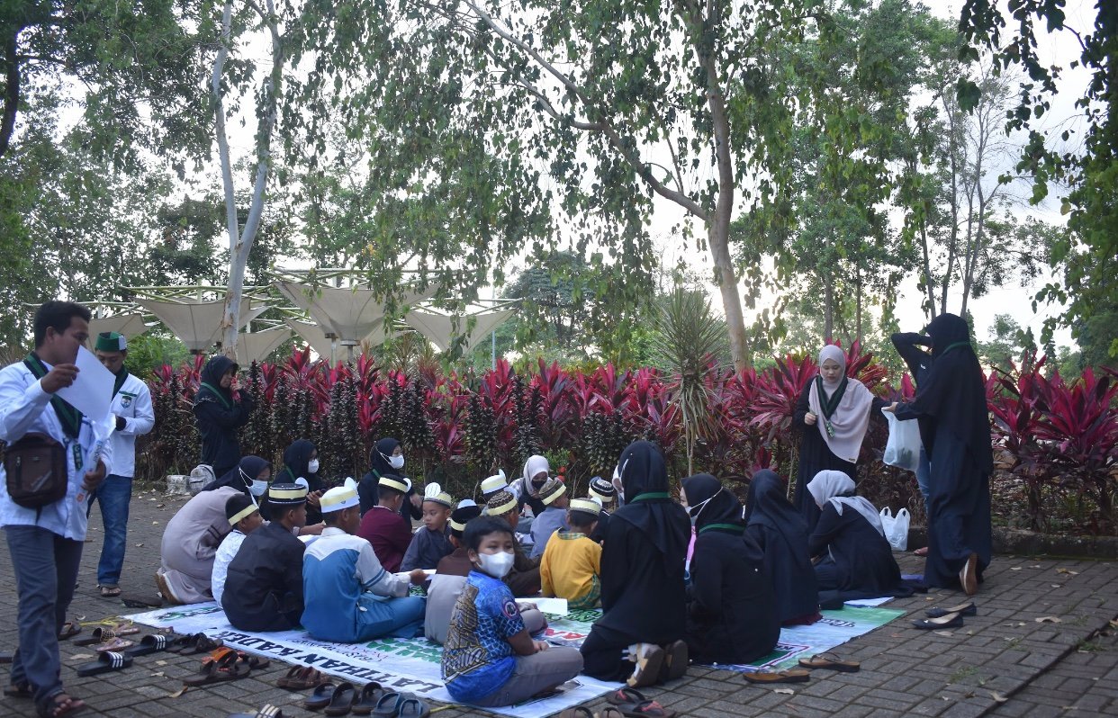FOTO: Kohati Tanah Laut Mengajar Anak-anak Panti Asuhan 3 2993AA6C 6225 4EC2 9412 148074D04727