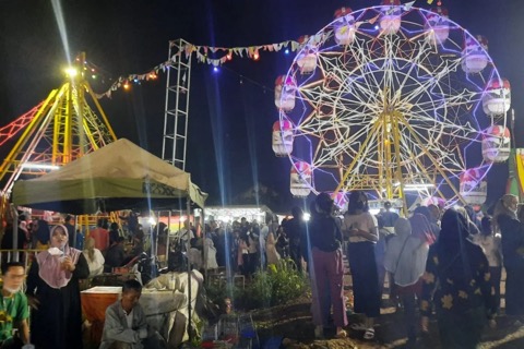 
					Pasar malam, di Kelurahan Grogol, Kecamatan Limo, Kota Depok. Foto : Lutviatul Fauziah/JPNN.com.