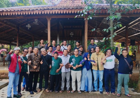 
					Yayasan Sebaya menggelar pertemuan antara sejarahwan dan tokoh budaya Bekasi, FOTO: Istimewa.
