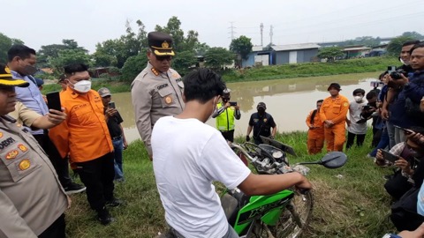 
					Polisi membongkar aksi Wahyu Suhada mengarang cerita tewas tenggelam di Kalimalang Bekasi demi dapat klaim asuransi miliaran rupiah. (Wartakota)