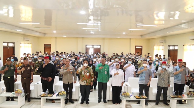 
					FOTO : Launching Program Pelatihan Kerja dan Penandatanganan MoU Pemkab Bekasi dengan Perusahaan terkait Penyerapan Tenaga Kerja Lokal, Tempat BLK Kabupaten Bekasi, Kamis (7/7/2022) / Yayat Prokopim.