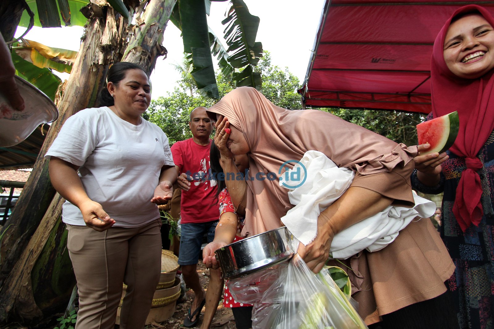 FOTO: Warga Masih Menjaga Tradisi Babaritan di Kampung Kranggan 5 27328099 A070 4AD1 AC6B 0C7446B8A47A