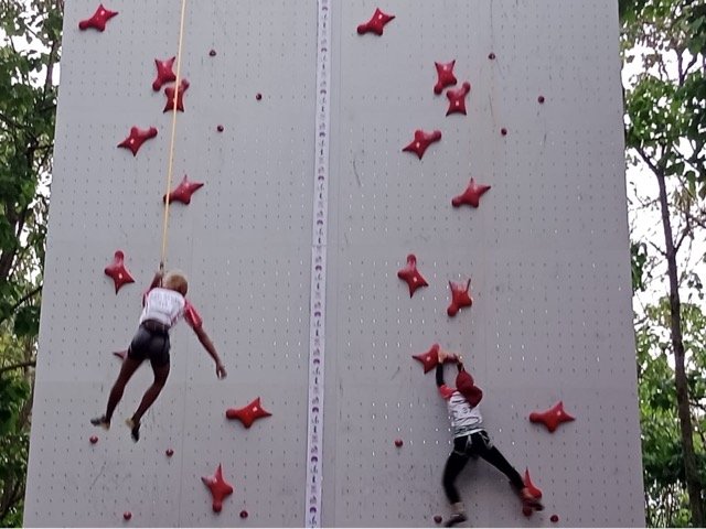 Atlet Panjat Tebing Bekasi Sumbang Medali Perak