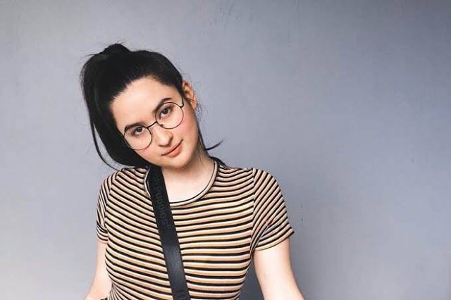 Stephanie Poetri ke Indonesia Diabadikan oleh Sang Ibu
