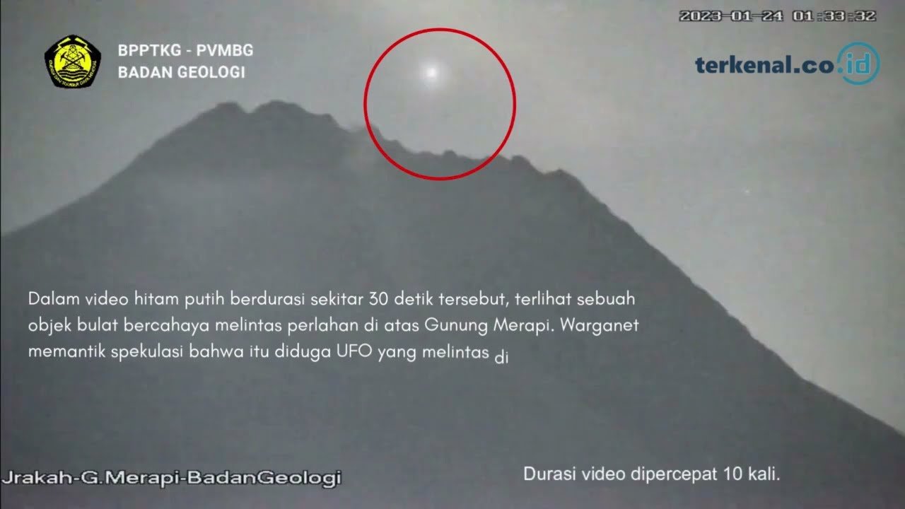 Viral Muncul Cahaya di Atas Gunung Merapi