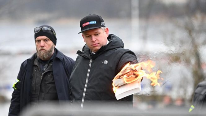 
					Rasmus Paludan, politikus Swedia yang membakar salinan Alquran di Swedia. (AFP/FREDRIK SANDBERG)

