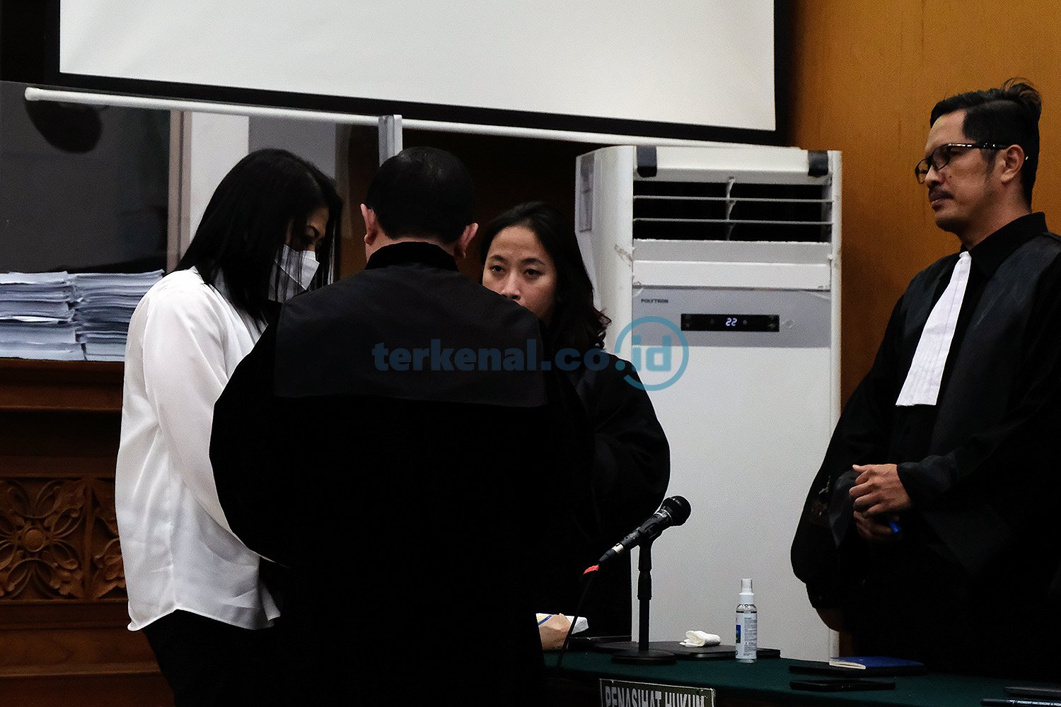 FOTO: Putri Candrawathi Divonis 20 Tahun Penjara 1 PC 2