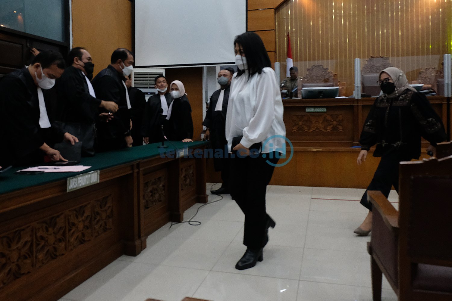 FOTO: Putri Candrawathi Divonis 20 Tahun Penjara 2 PC