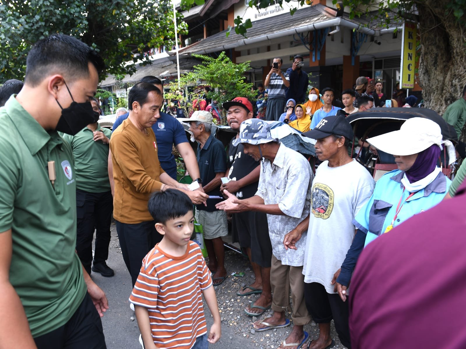 Jokowi Keliling Indonesia, Ada Sinyal Politik 2029? Jokowi Keliling Indonesia, Ada Sinyal Politik 2029?