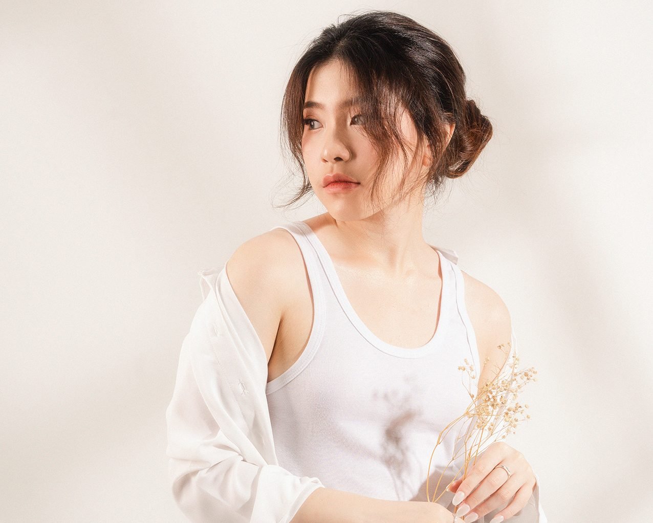 VIDEO: Aurelia Charlotta Rilis Debut ‘Bisakah’