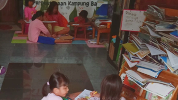 Pegiat Perpustakaan Jalanan Bekasi Ajak Masyarakat untuk menganalisis Persoalan