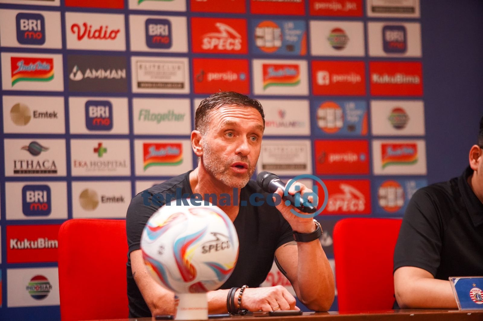 Thomas Doll Sebut Permainan Persebaya Surabaya Main Sangat Baik Langsung Puji Aji Santoso