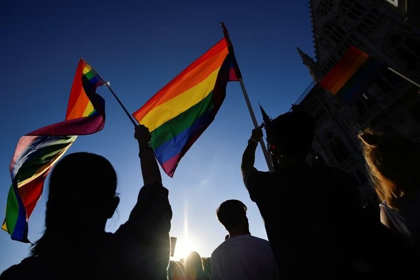 Fenomena Feminisme Nanggung: Menolak Dukungan terhadap LGBT