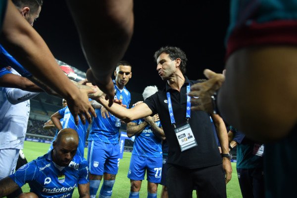 Mundur Secara Mengejutkan, Ini Rekam Jejak Luis Milla Selama Latih Persib Bandung!