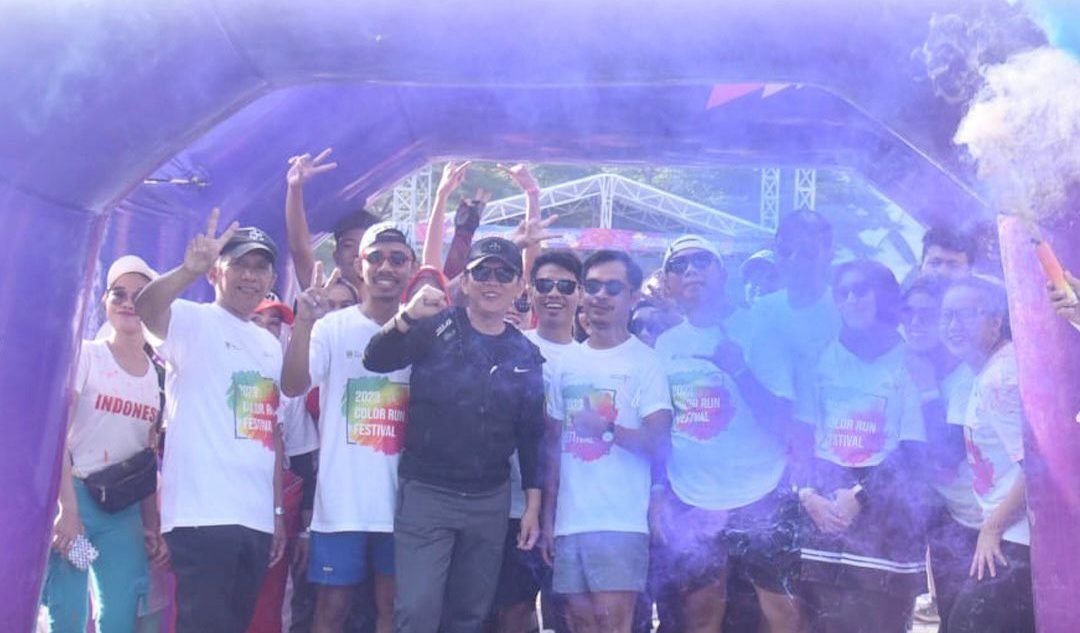 Sambut Hari Jadi Kabupaten Bekasi, Ratusan Anak Muda Ramaikan Event Color Run di Cikarang