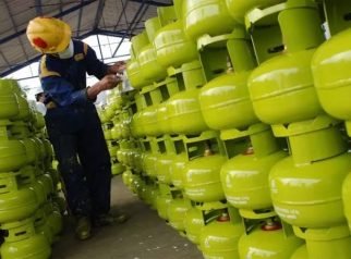 Gas Elpiji 12 Kg di Kupang Tembus Rp455 Ribu Gas Elpiji 12 Kg di Kupang Tembus Rp455 Ribu
