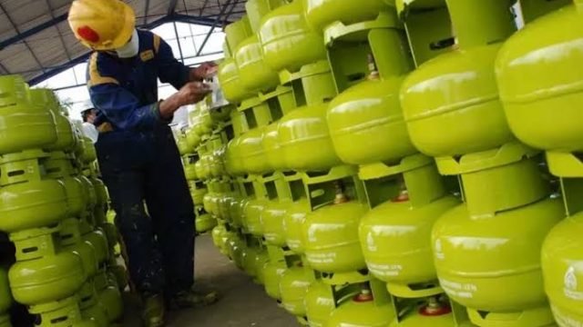 Gas Elpiji 12 Kg di Kupang Tembus Rp455 Ribu Gas Elpiji 12 Kg di Kupang Tembus Rp455 Ribu