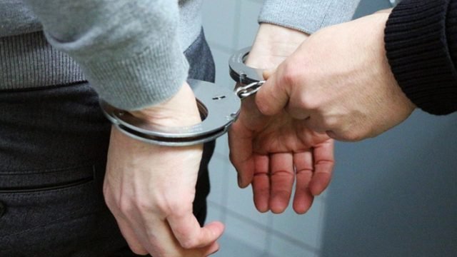 Buang Puntung Rokok, WNI Dipenjara Sebulan di Malaysia 1 680259 tahanan borgol pelaku