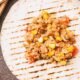 Tortilla Vegan dengan Isian Daging dan Tomat Vegan