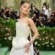 Ariana Grande Menampilkan 'The Boy Is Mine,' Kata Penn Badgley dalam Video