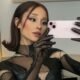 Ariana Grande Mengenakan Catsuit Hitam dan Bob Coklat