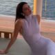Khloé Kardashian Bereaksi terhadap Kendall Jenner dalam Gaun Nipple-Baring