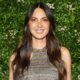 Olivia Munn Tampil Terpesona dalam Jumpsuit Berkilauan di Chanel Dinner di NYC