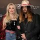 Billy Ray Cyrus dan Firerose Saling Berhenti Mematuhi di Instagram di Tengah Pengajuan Perceraian