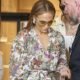 Jennifer Lopez Makan Siang, Berbelanja di LA Setelah Pembatalan Tur