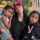 Kim Kardashian Hancur Setelah 'Bersembunyi di Kamar Mandi' dari Anak-Anak Saat Bekerja