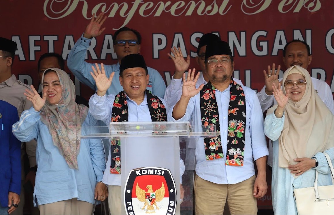 Resmi! Pasangan BN Holik-Faizal Daftar Cabup-Cawabup ke KPU Kabupaten Bekasi yang Pertama Resmi! Pasangan BN Holik-Faizal Daftar Cabup-Cawabup ke KPU Kabupaten Bekasi yang Pertama