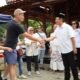 FOTO: Usai Mencoblos di TPS 023 Dani Ramdan Disambut Warga Negara Asing