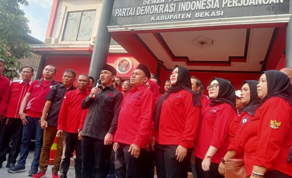 Kompak! Kader PDIP Kabupaten Bekasi Deklarasi Kesolidan dan Kesetiaan untuk Megawati di Kongres 2025 Kompak! Kader PDIP Kabupaten Bekasi Deklarasi Kesolidan dan Kesetiaan untuk Megawati di Kongres 2025