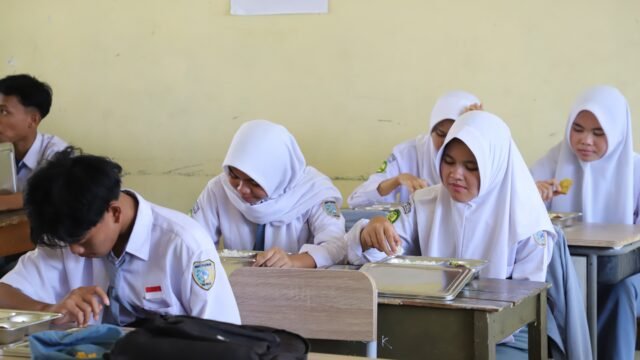 Pemerintah Batasi Penggunaan AI Instan di Sekolah