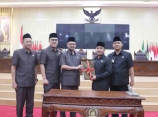 Usai Didemo Mahasiswa soal Kebijakan Tunjangan Legislatif, Bupati Bekasi: Ikuti Keputusan Pemerintah Pusat