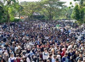 Ironi Kabupaten Bekasi: Industri Maju, Warga Lokal Susah Cari Kerja
