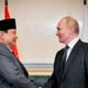 Prabowo Subianto dan Vladimir Putin Jabat Tangan Erat: Momen Diplomatik yang Sarat Makna
