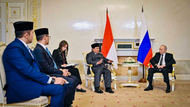 Prabowo Subianto dan Vladimir Putin: Peran Strategis Indonesia sebagai Anggota BRICS Prabowo Subianto dan Vladimir Putin: Peran Strategis Indonesia sebagai Anggota BRICS