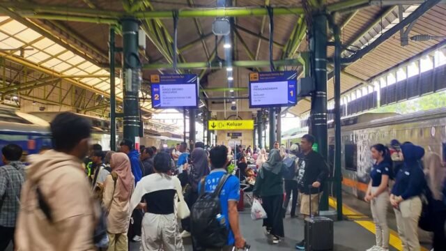 KAI Daerah Operasi 1 Jakarta mencatat lonjakan signifikan jumlah penumpang