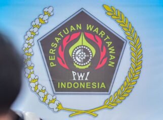 Hotman Paris dan PWI Berdamai, Laporan Polisi Resmi Dicabut 10 WhatsApp Image 2025 06 14 at 12.01.56 e1754989479982