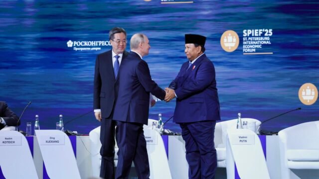 Prabowo Subianto menegaskan Indonesia untuk tetap berada di jalur non-blok Prabowo Subianto menegaskan Indonesia untuk tetap berada di jalur non-blok