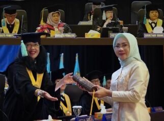 Ria Sabaria Raih Gelar Doktor dari Universitas Padjadjaran